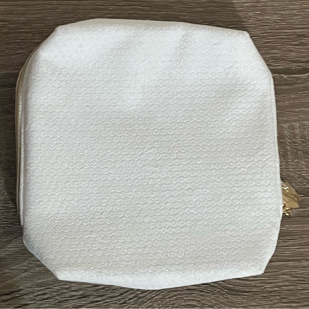 (2) NWOT GUERLAIN PARIS Bee Makeup Cosmetic Bags - Picture 6 of 12